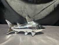 Figurka rekina – metalowa – srebrny połysk