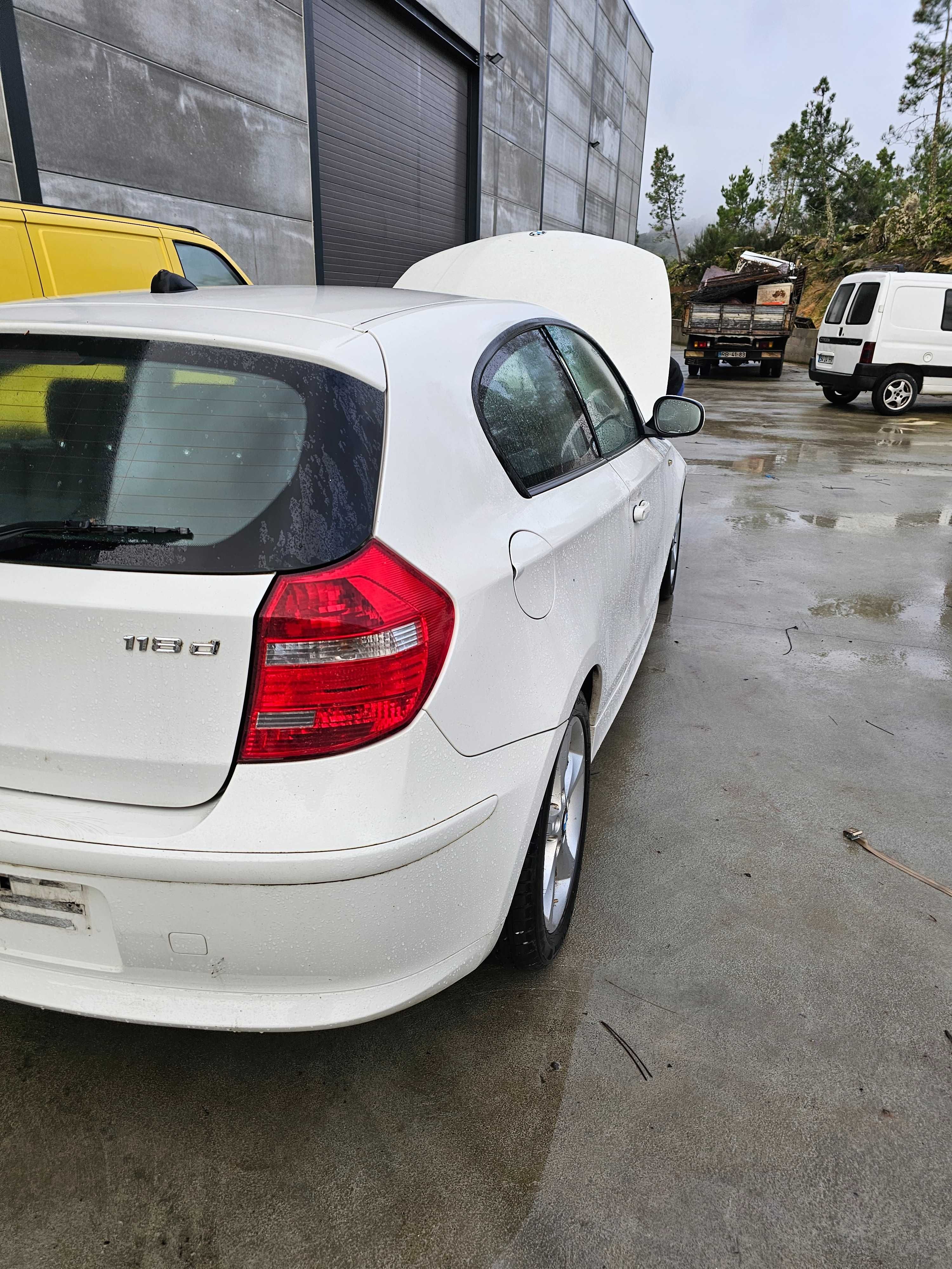 BMW 118d (2010) para Peças