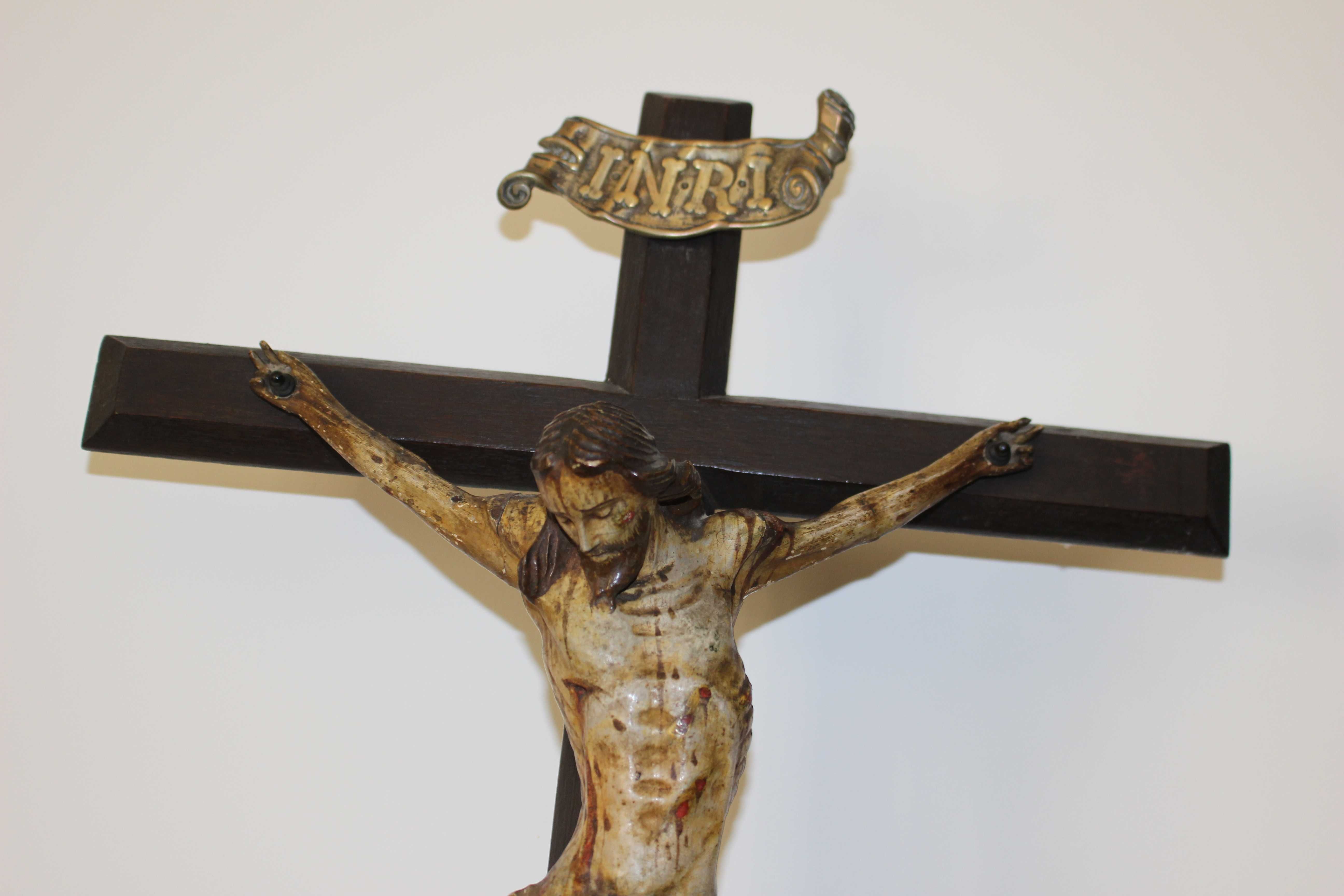 Grande crucifixo em madeira início Séc XIX