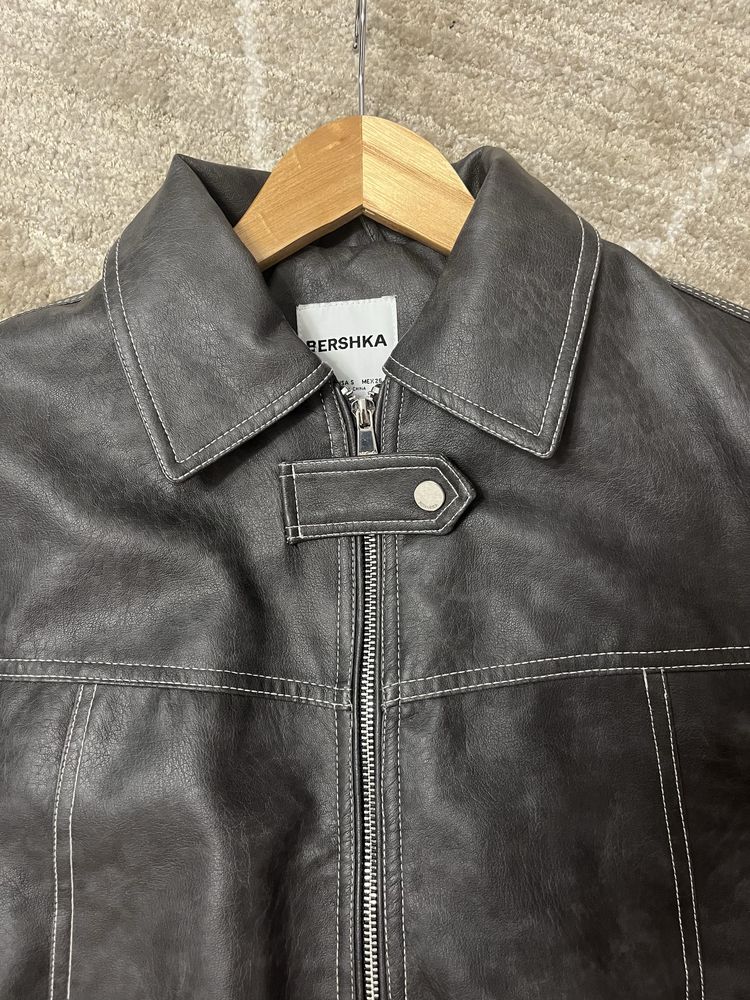 Кожанная куртка Bershka