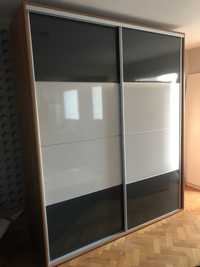 Duża szafa, garderoba ze szklanymi drzwiami