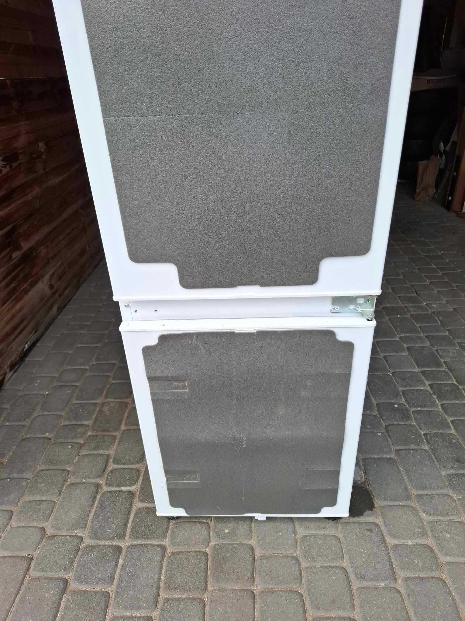 Sprzedam Lodówko-zamrażarkę Samsung  do zabudowy, lodówka ma 2 lata