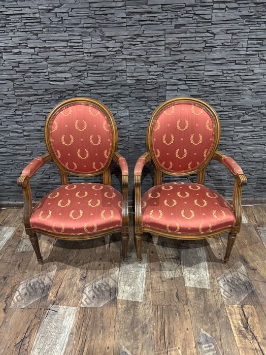 Fotele ludwikowskie XVI medaliony styl barokowy Fotel tron rzeźbiony