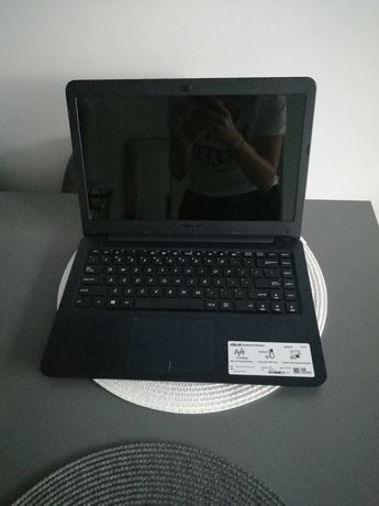 Laptop Asus E402Y