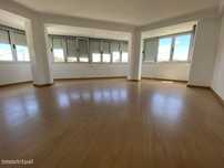 Lisboa, Carnide. Excelente apartamento de 3 assoalhadas.