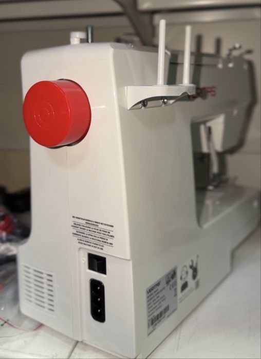 Швейна машина Veritas Sarah 71014 13 швейних програм