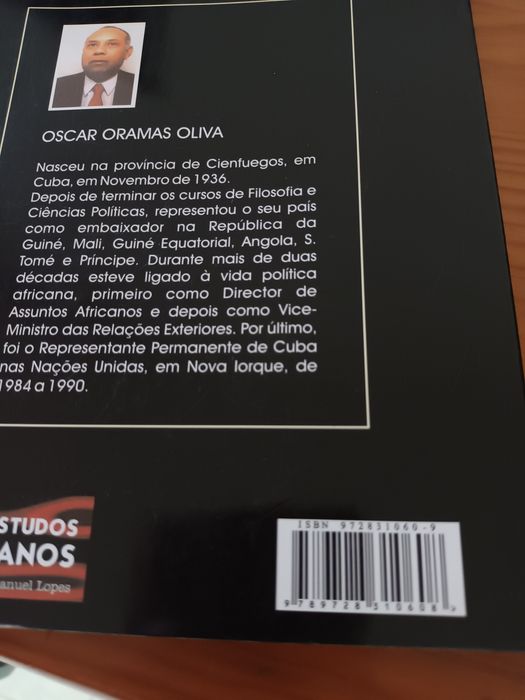 Livro de Amílcar  Cabral " para além do seu tempo "