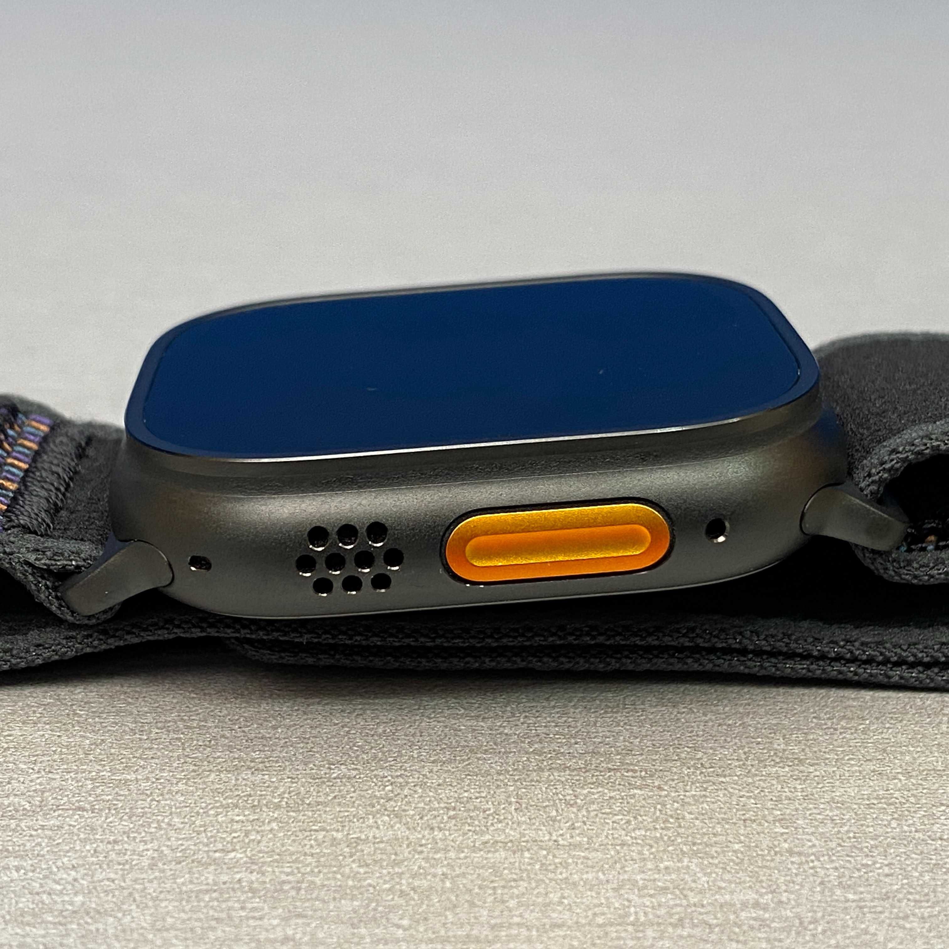 Apple Watch Ultra 2 (Titanium Black) - 49mm - Black Trail Loop