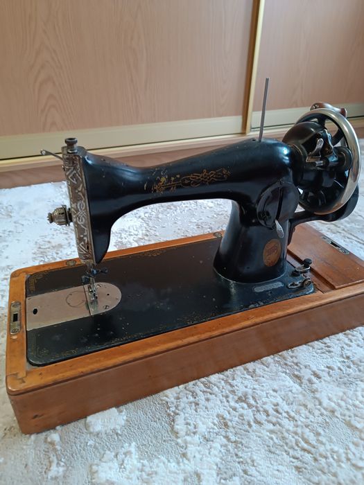 Швейная машинка ПМЗ. Подольский механический завод им. Калинина.