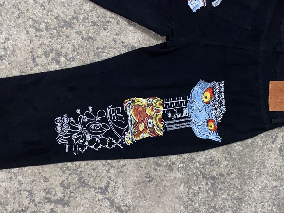 Джинси від легендарного бренду Evisu