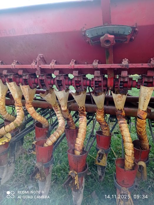 Сівалка кінна  на  15 лійок.