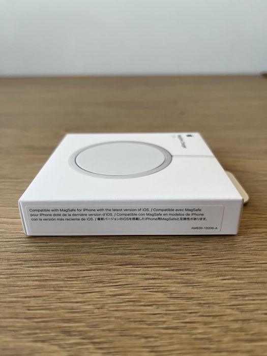 Нова швидкісна бездротова зарядка Apple MagSafe для iPhone 16 (MX6X3)