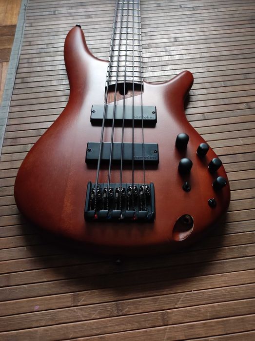 Baixo Ibanez 5 cordas (SR505E Brown Mahogany). Excelente estado, Saco.
