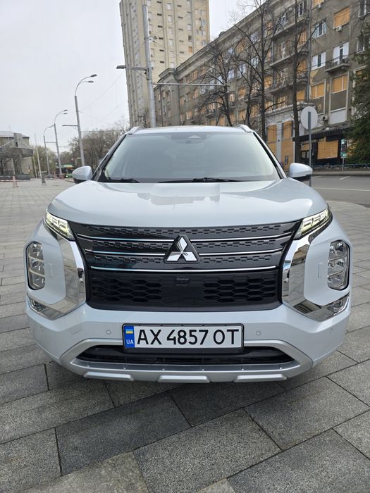 Mitsubishi outlander PHEV 2.4 4WD SEL Гібрид 2023р. 

 PHEV 2.4 P 4WD