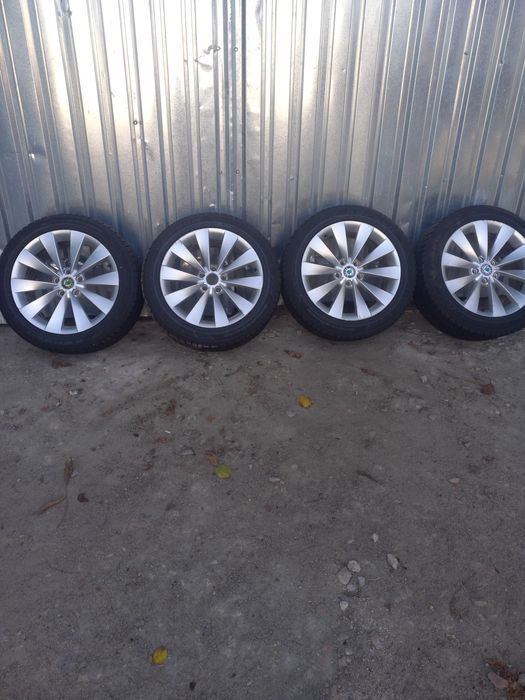 Продам колеса на зимовій гумі, 225/50 R18 у гарному стані.  Гума 90%.