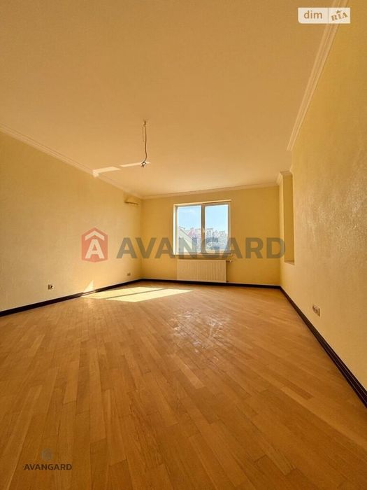 Простора квартира мікрорайон Поділля з якісним ремонтом