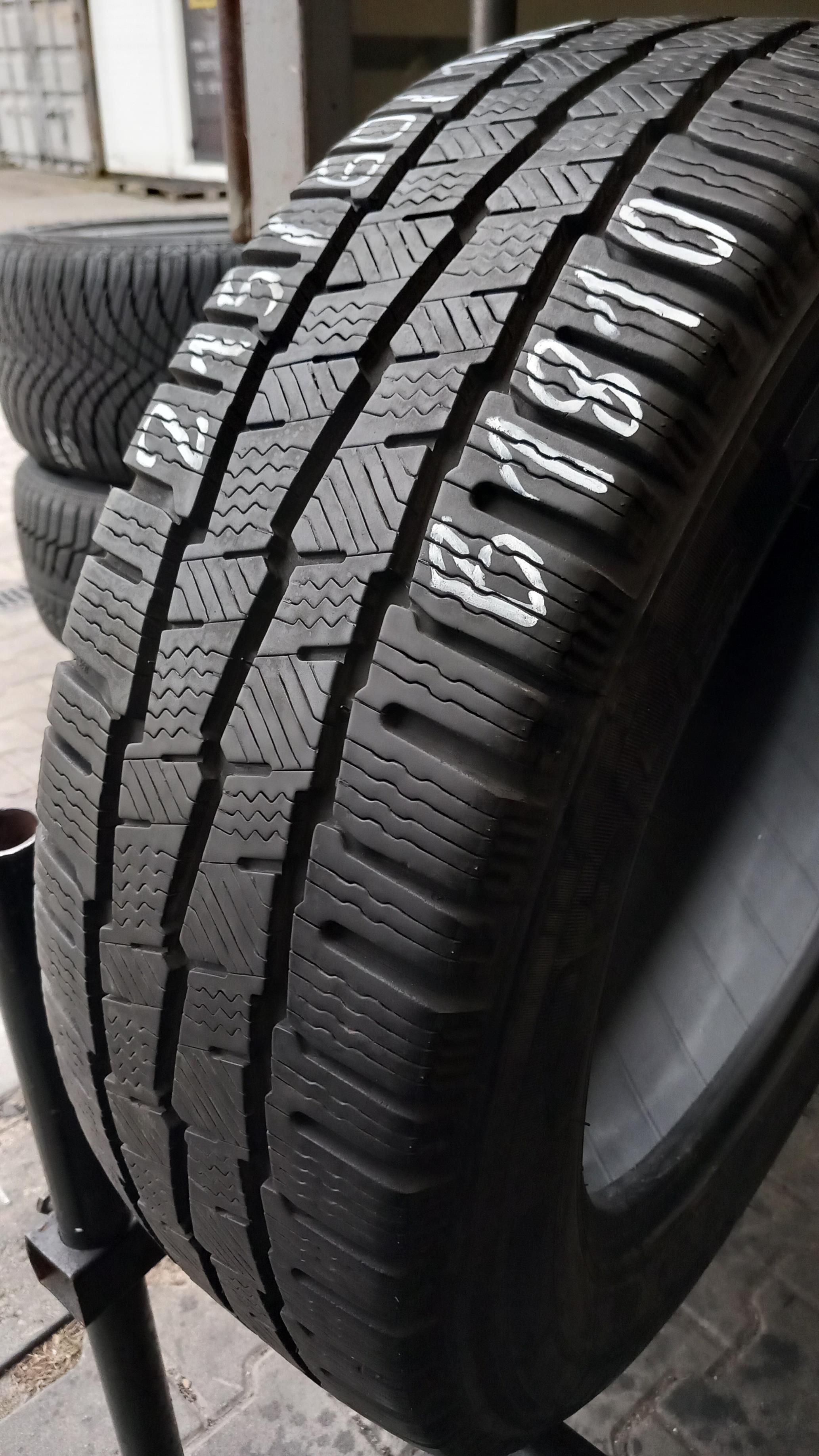 215/60/17C Michelin Agilis Alpin  109/107T