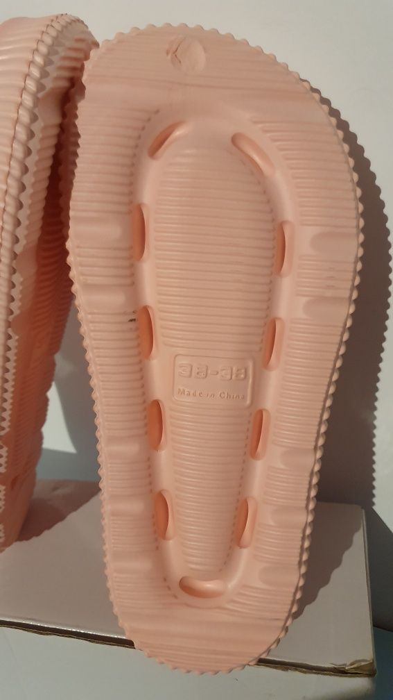 Klapki  / crocsy damskie w modnym kolorze Rozmiar 38.5