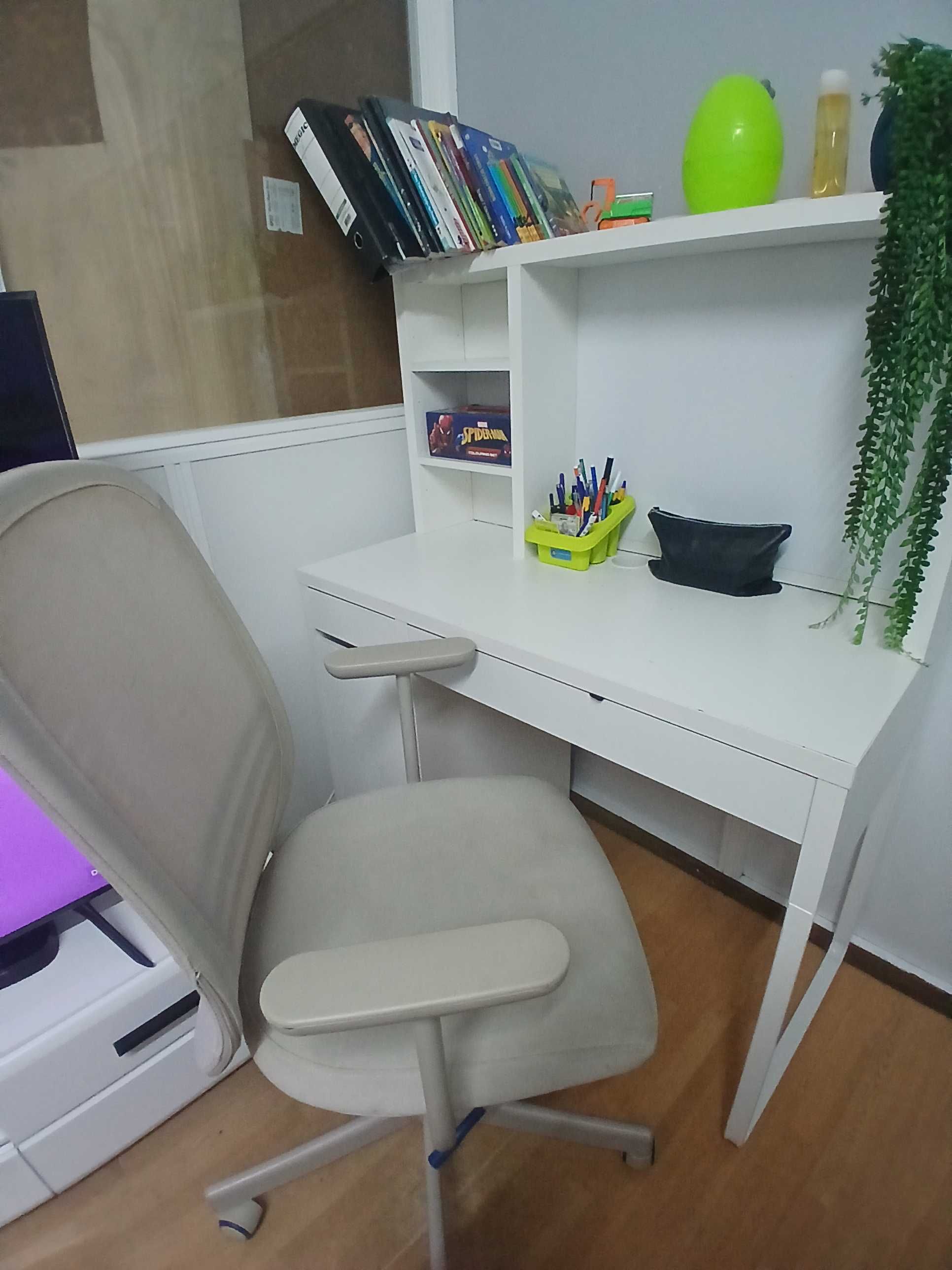 Mesa estudo e cadeira