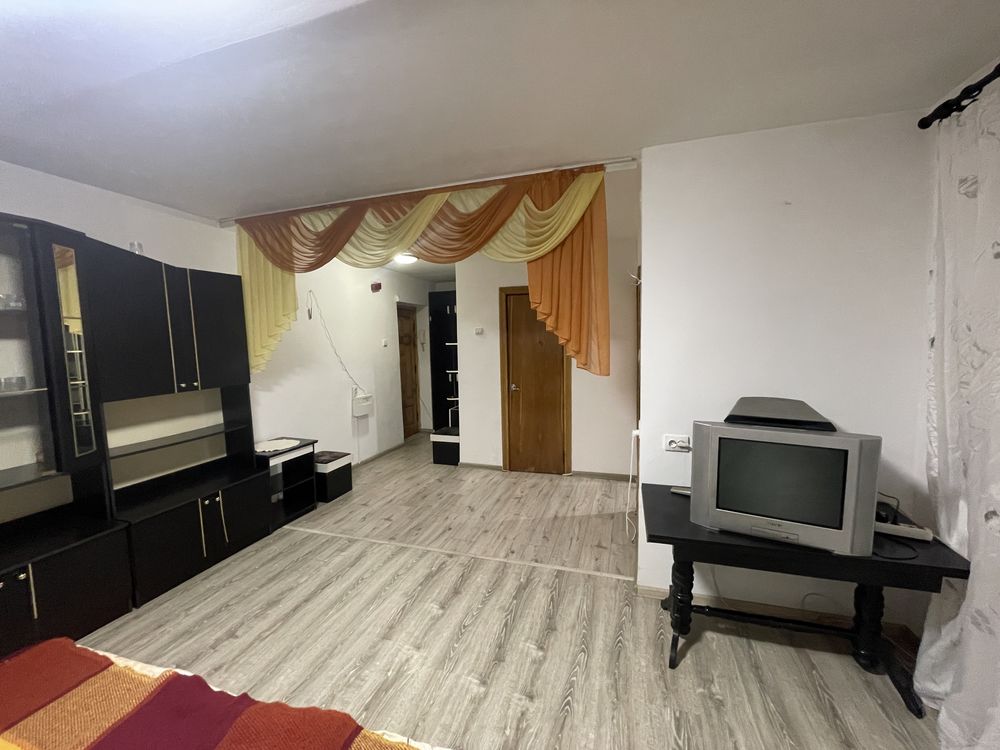 Продам 1-кімнатну квартиру, 40 м², перший поверх, з ремонтом і меблями