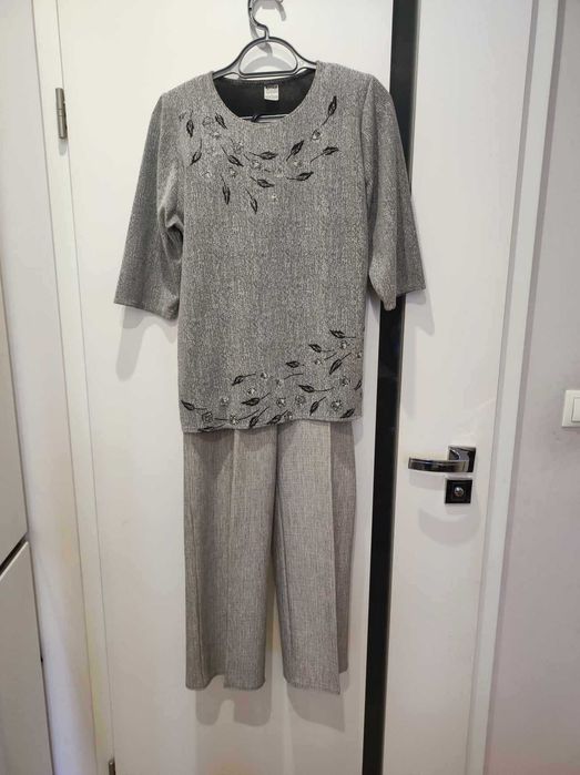 Szary komplet spodnie i bluzka z krótkim rękawem r.S/M