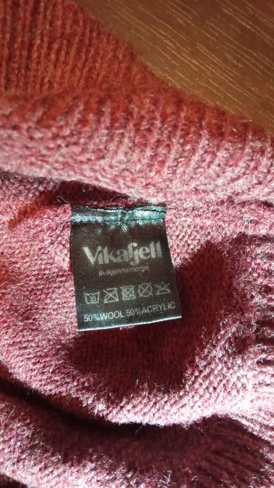 Sweter w gwiazdki z wełną wool rozmiar 134-140 Vikafjell