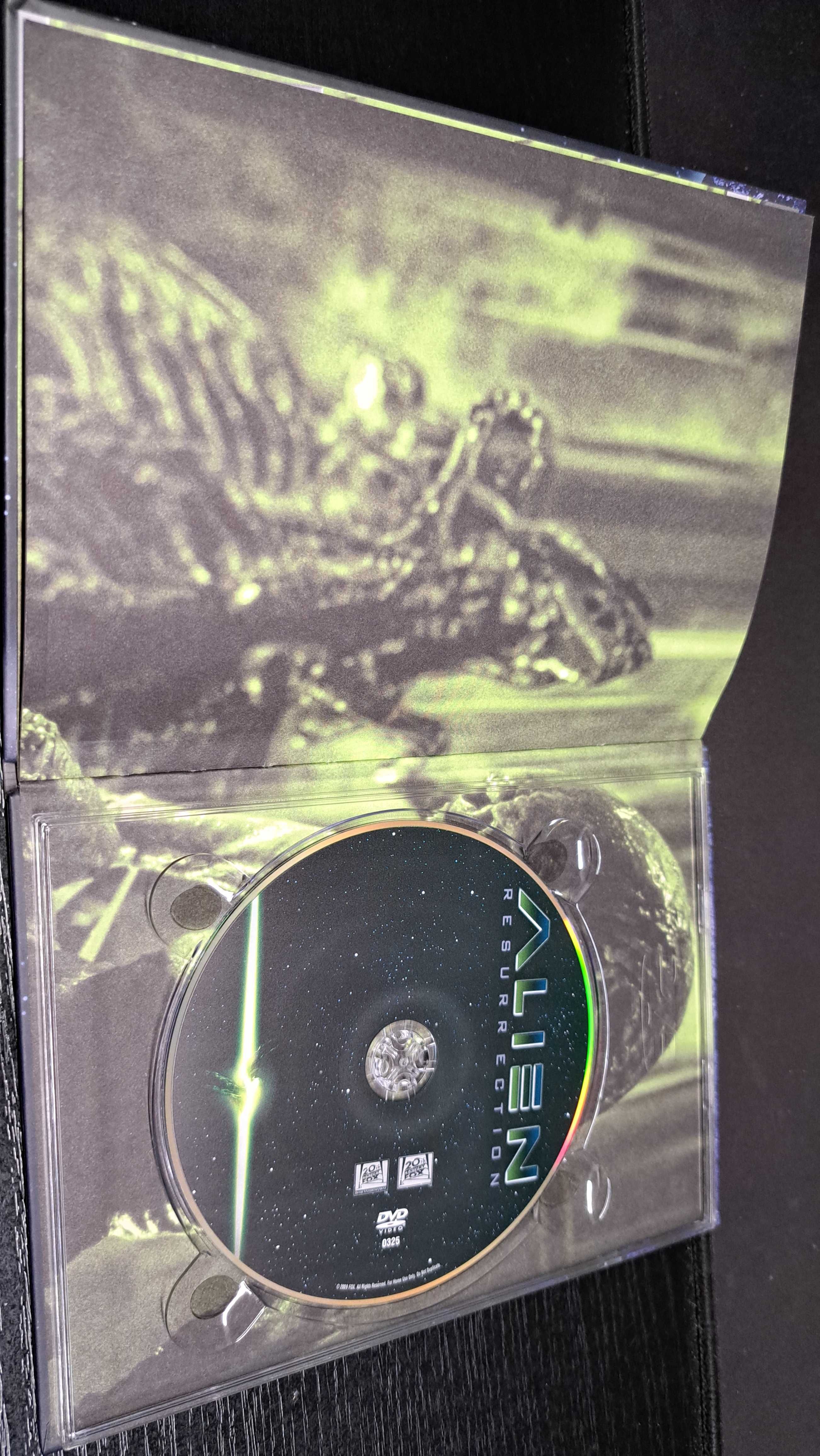 Alien Resurrection - Obcy 4: Przebudzenie, film DVD z książeczką