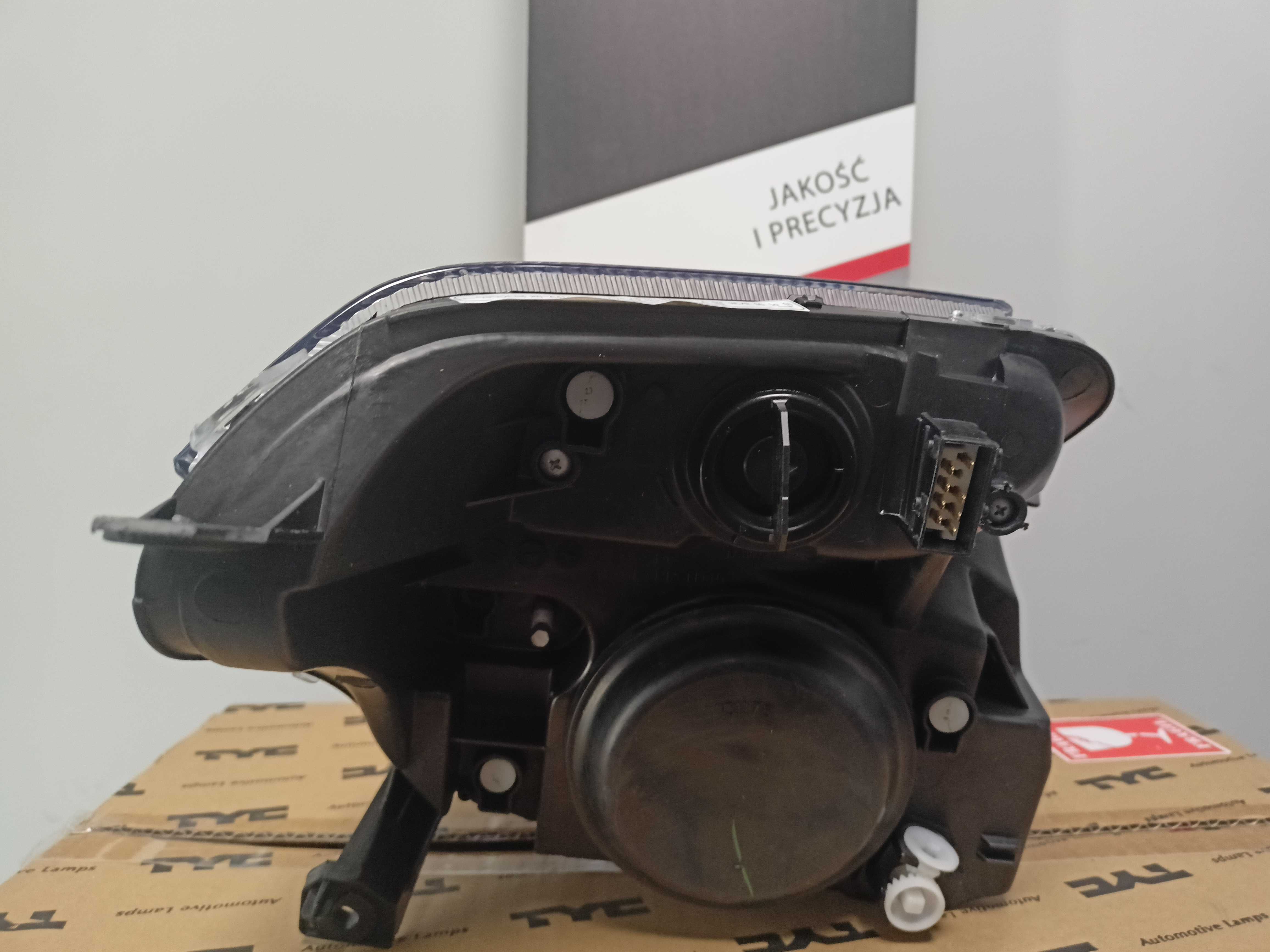 Citroen C2  03-12  Lampa/Reflektor Przedni Prawy /H4/