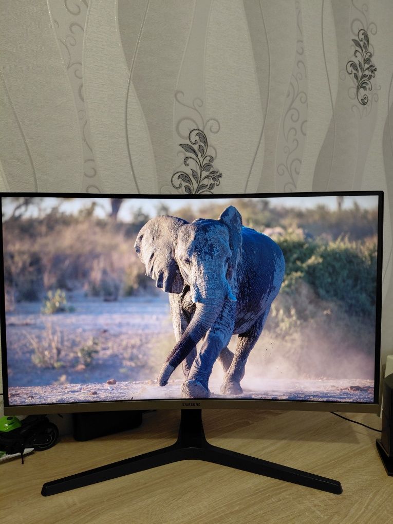 Samsung C27R500 Curved Monitor