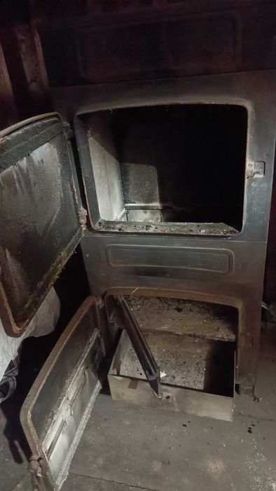 Piec kominkowy wolnostojący użymany