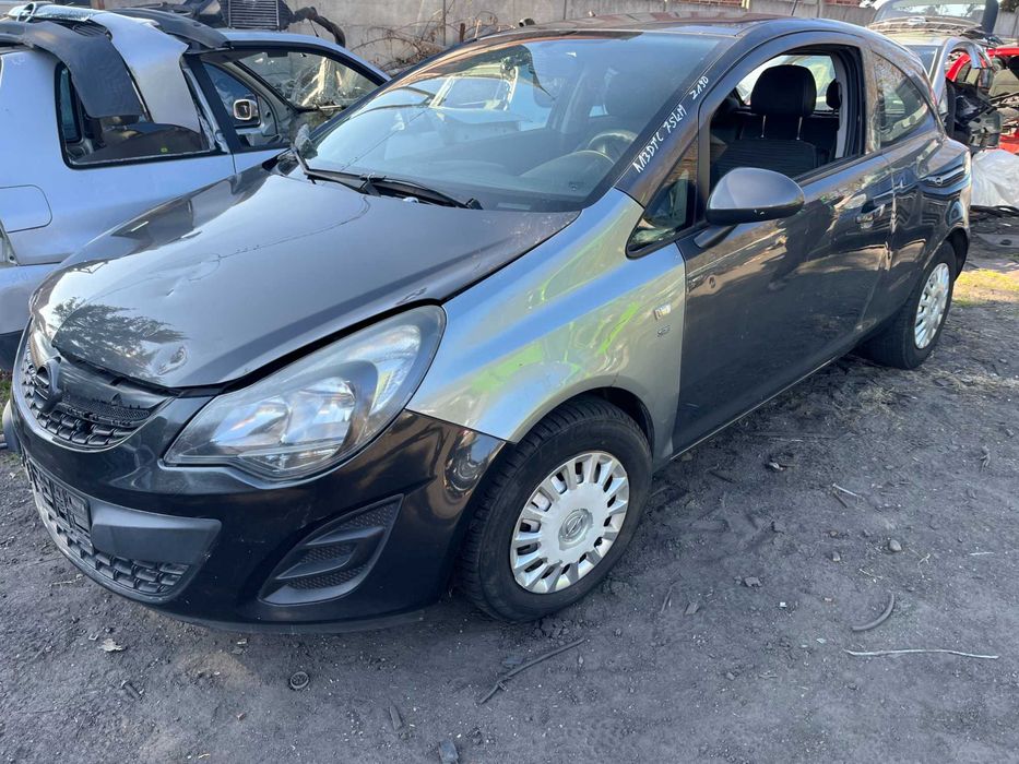 opel corsa d lift 1,3 A13DTC cdti  lak z190 samochódy na części