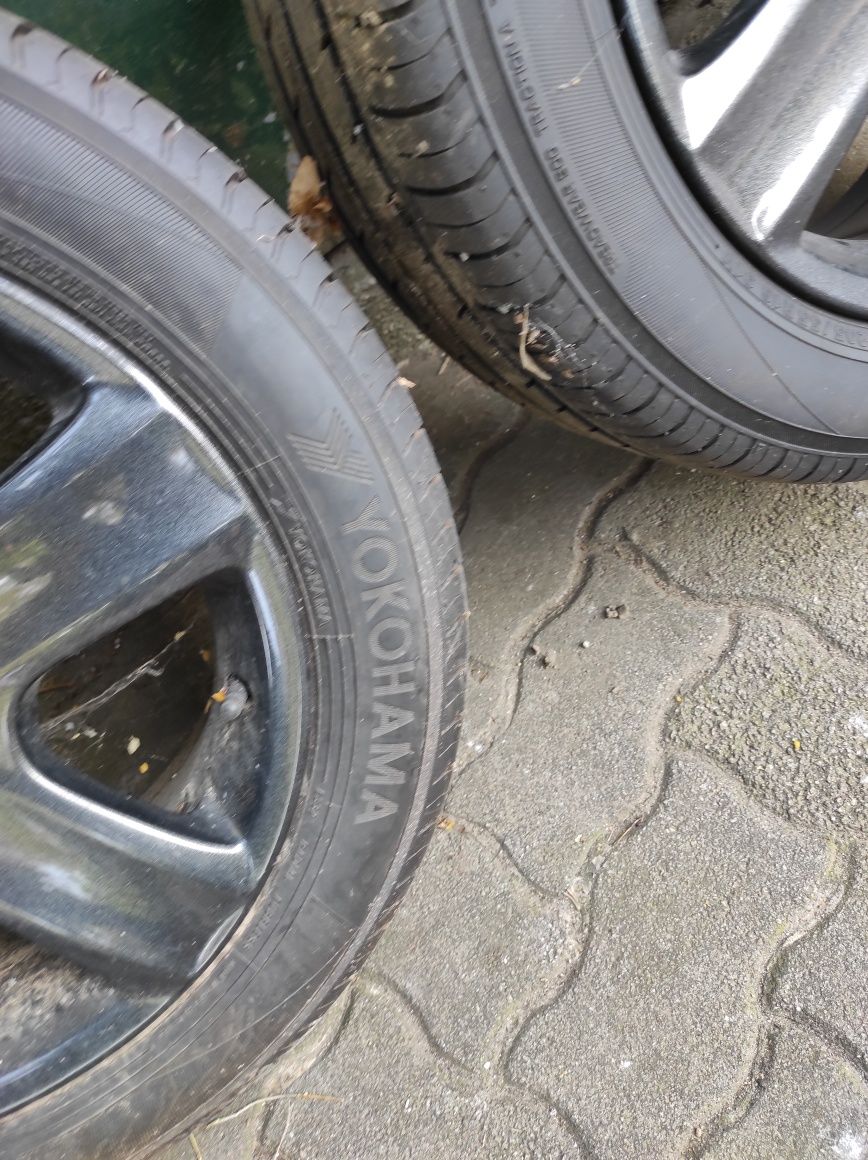 Vendo duas jantes Peugeot com 2 pénus novos yokohama.. E largadores