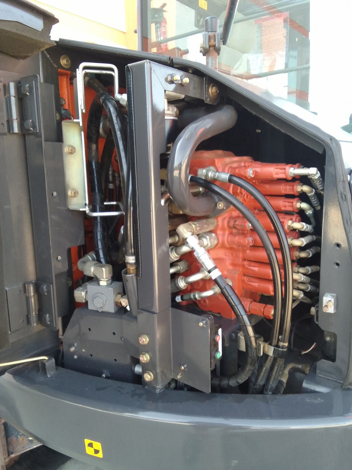 Mini giratória escavadora HITACHI 8650kg