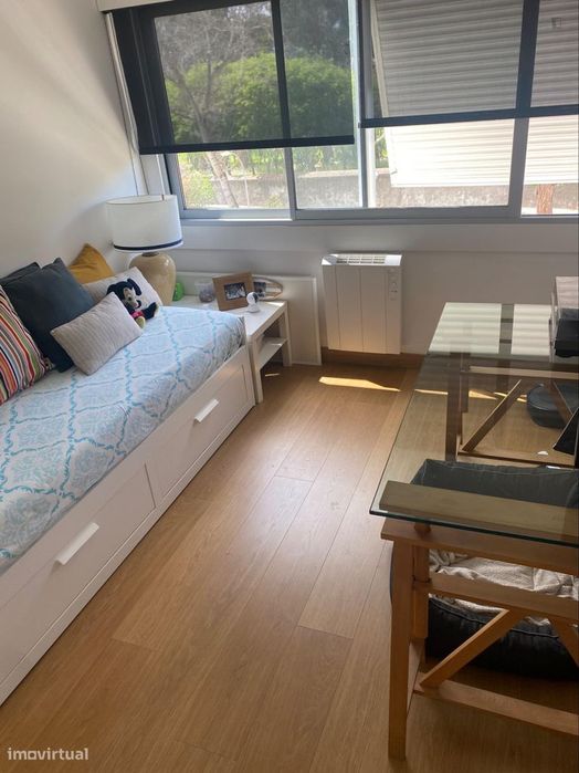 576602 - Quarto com cama de solteiro perto do...