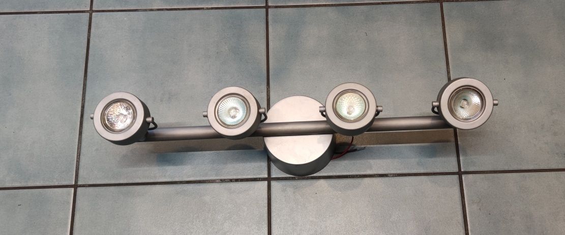 Lampa sufitowa regulowana