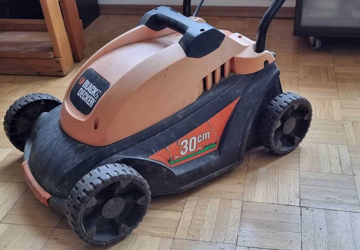 Kosiarka elektryczna Balck & Decker z koszem