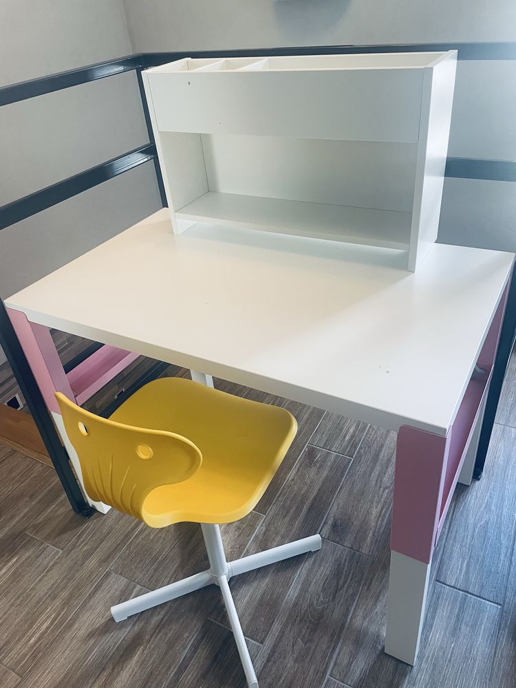 Zestaw biurko regulowane Phal Ikea, nadstawka, krzesło regulowane