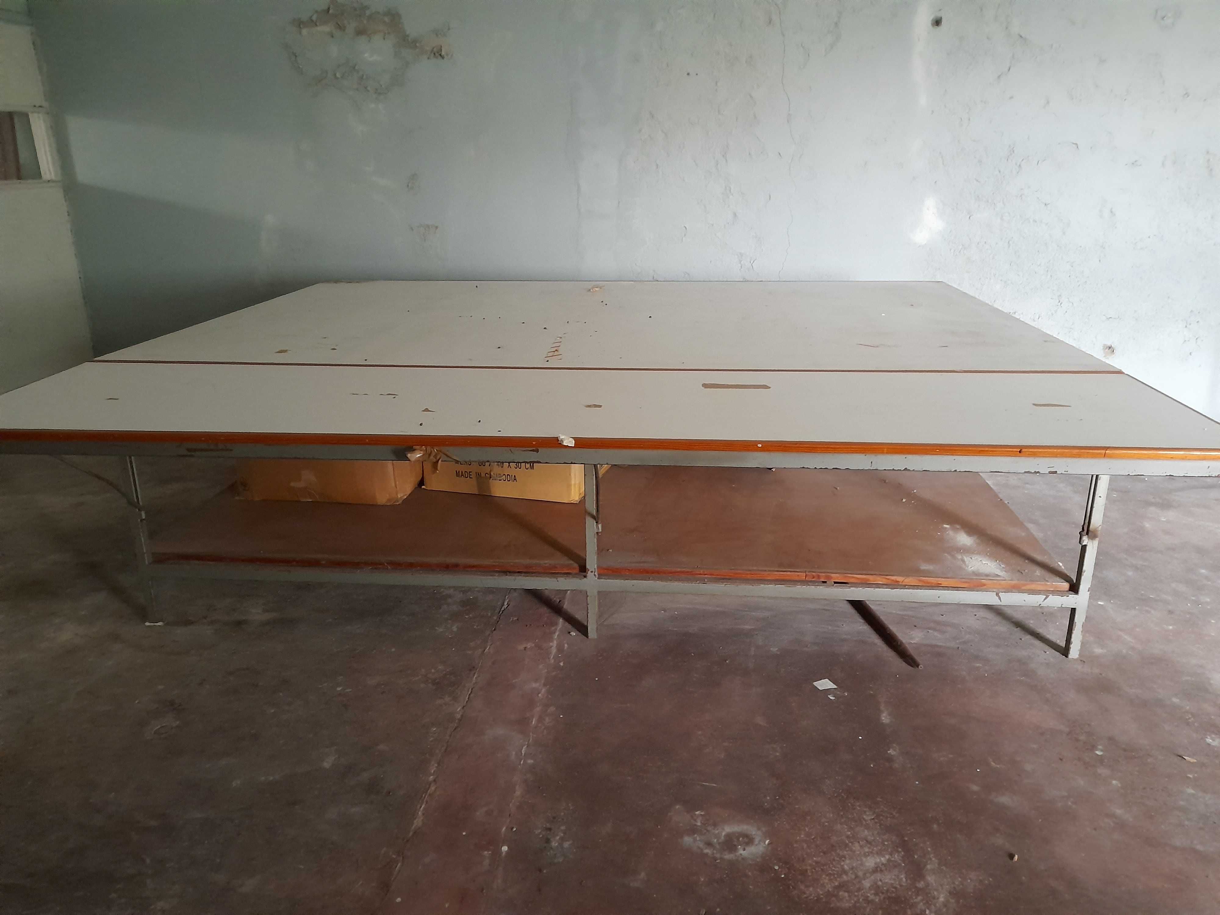 Mesa de corte e embalamento