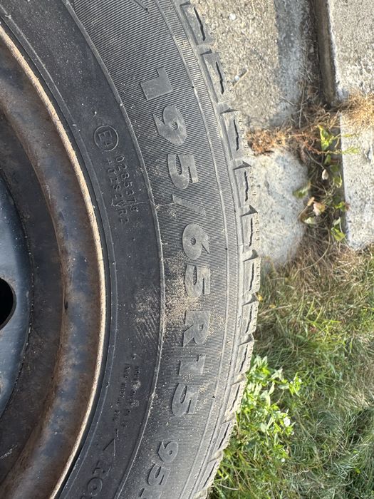 Продам зимову резину з дисками 15