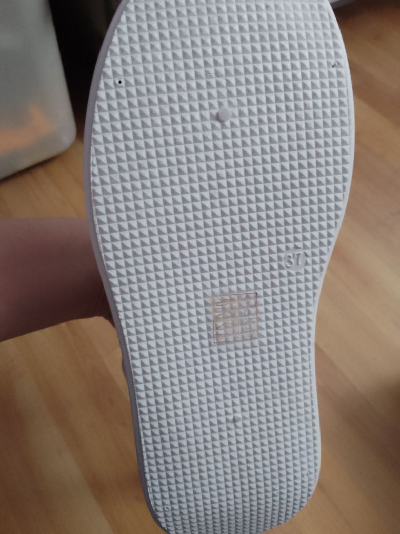 Nowe piękne buty z dodatkiem panterki 37