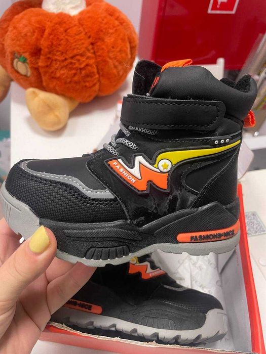 Buty zimowe chłopięce czarne  stylowe, kozaki 23r