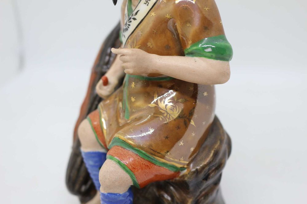 Escultura em Porcelana Chinesa Pintada Mão 18 cm