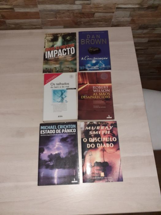 Livros da autora Mary Jane Clark, Dan Brown e outros