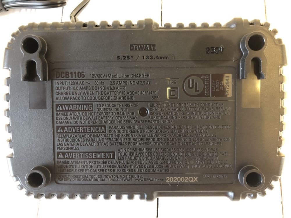 Зарядное устройство Dewalt DCB1106 6AH 12-20V MAX
