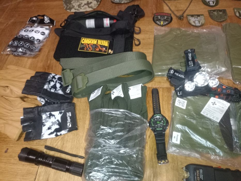 Нові різні військові речі