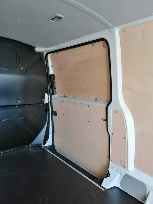 Volkswagen T6 Transporter L2H1 Zabudowa wnętrza przestrzeni ładunkowej