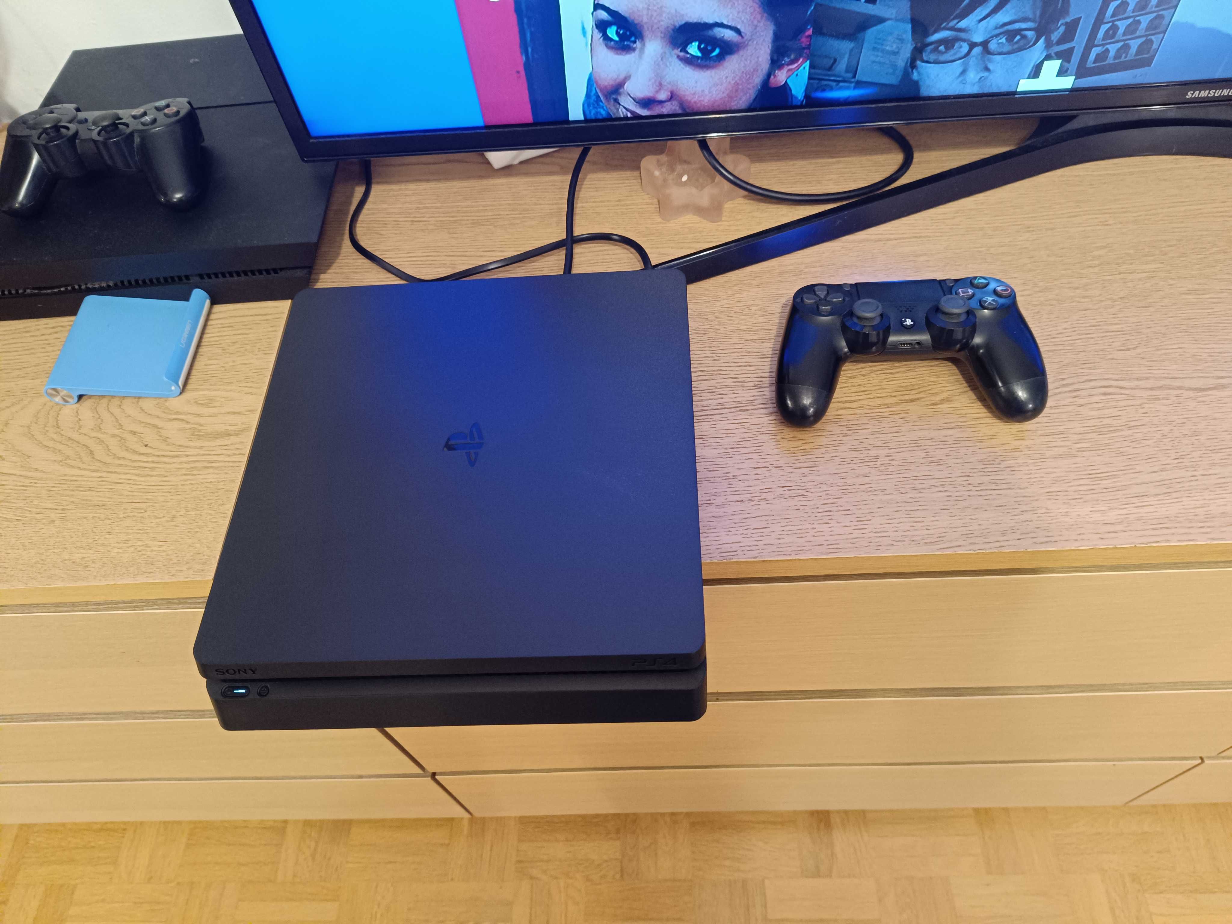 Sprzedam konsole PS 4 Slim