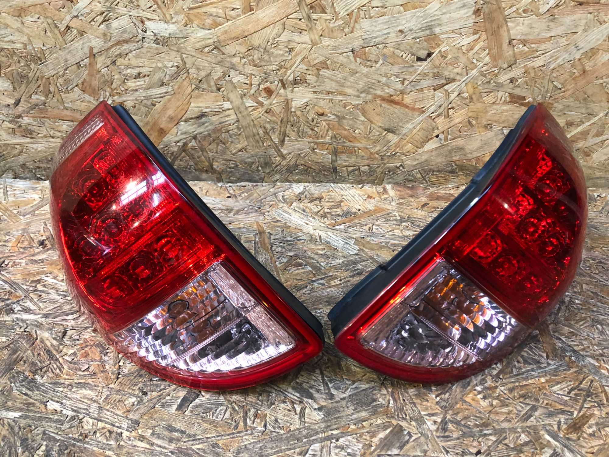 Lampa/reflektor tylny lewy prawy Toyota Rav4 5 drzwi