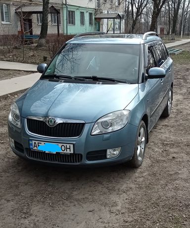 Skoda Fabia 2  универсал 1.6 газ-бензин