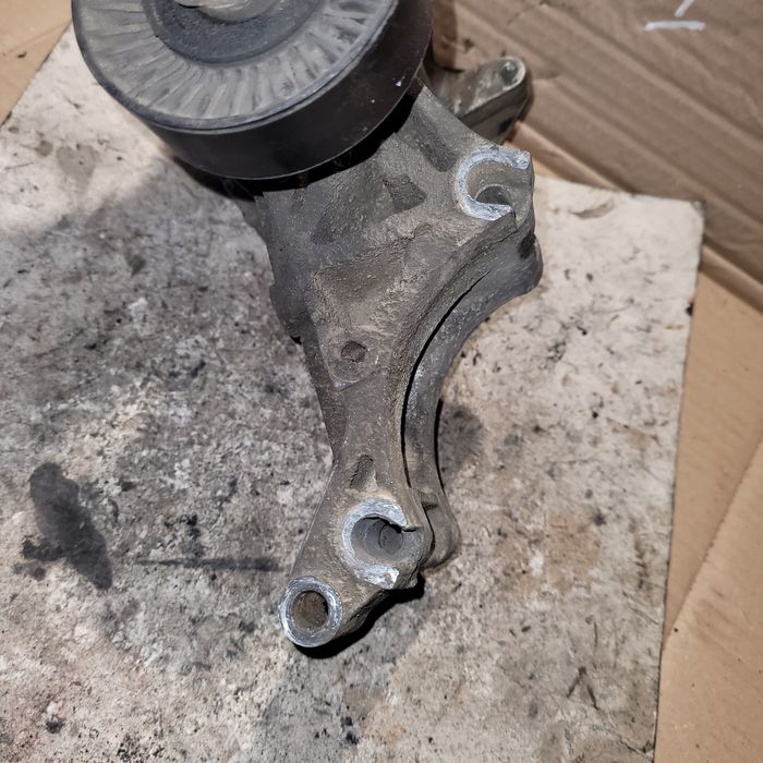 Łapa mocowanie alternatora vw sharan galaxy Alhambra mk1 1.9TDI 1998r